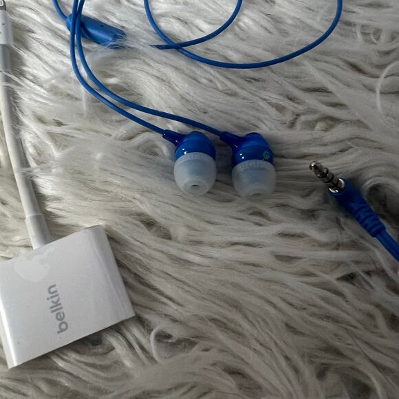 Belkin Lightning to Headphones Jack - Picture 3 of 3